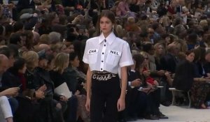 Lagerfeld prolonge l'été avec un défilé Chanel en bord de mer