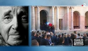 Regardez l'entrée bouleversante du cercueil de Charles Aznavour dans la cour des Invalides - VIDEO