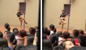 Une directrice invite des danseuses de Pole Dance dans une école maternelle