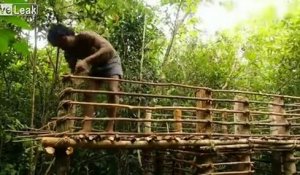 Il construit une maison avec piscine sans rien en bambou et boue !