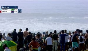 Adrénaline - surf : Un combat dans les airs entre Julian Wilson et Gabriel Medina en demi-finale du Quiksilver Pro France 2018