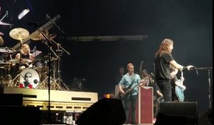À 10 ans, il reprend Enter Sandman au concert des Foo Fighters