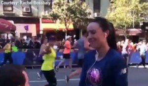 Un spectateur demande une coureuse en mariage en plein marathon de New York