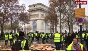 Échauffourées entre Gilets jaunes et CRS place de l'Étoile à Paris