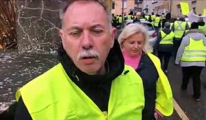 120 gilets jaunes défilent dans le centre de Morhange