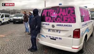 Les ambulanciers manifestent Place de la Concorde à Paris