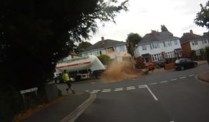 Un camion-citerne sans chauffeur fait un carnage dans une rue