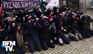 À genoux, ces manifestants affichent leur soutien aux lycéens de Mantes-la-Jolie