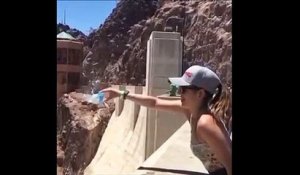 Expérience incroyable avec une bouteille d'eau sur la barrage Hoover