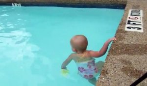 Ce Bebe Nage Comme Un Petit Poisson Incroyable Et Trop Mignon Sur Orange Videos