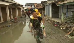 Indonésie : la crainte d'un nouveau tsunami crée la panique, la crise sanitaire menace