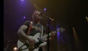 Revivez les premières minutes du concert des Eagles of Death Metal à l'Olympia