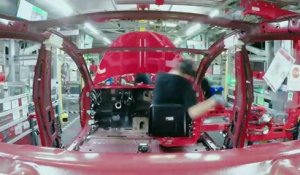 Construction d'une Tesla Model 3 de A à Z sur la chaîne d'assemblage !