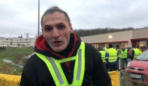 Action des Gilets jaunes devant le Pôle emploi de Sablé-sur-Sarthe