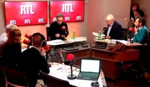 Sur RTL, Didier Deschamps lance un défi surprenant à Stéphane Bern: assister à France-Islande torse nu ! Découvrez la réponse de l'animateur