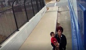 États-Unis : une conductrice de bus porte secours à un bébé