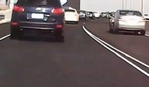 Australie : chute d'un panneau d'autoroute près de Melbourne