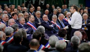 Macron : 6H30 face aux maires français, et une petite phrase qui tue