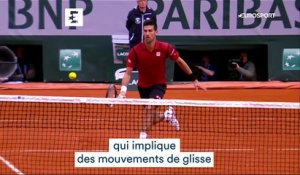 Djokovic a 60 secondes pour vous expliquer... l'art de la glissade