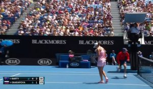 Du beau tennis, une remontée, une grosse frayeur : Barty a tout connu avant de mater Sharapova