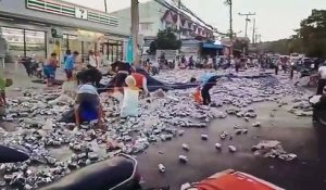 Thaïlande: plus de 80.000 canettes de bière renversées en pleine rue