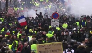 Gilets jaunes: premières tensions place de la BastilleGilets jaunes: premières tensions place de la Bastille à Paris