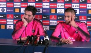 PSG : Gigi Buffon et Alphonse Areola ensemble face à la presse