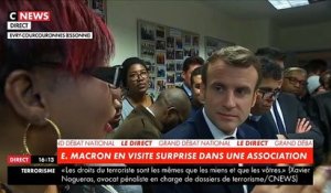 Grand débat: Emmanuel Macron en visite surprise à Evry dans une association qui s'occupe de citoyenneté et d'aide aux familles
