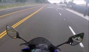 Un motard rate son wheeling et prend la gamelle de sa vie