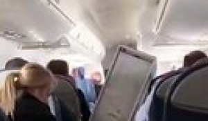 De violentes turbulences obligent un avion à se poser d'urgence pour soigner des blessés