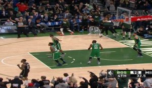 Play of the Day : Khris Middleton