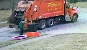 Etats-Unis: un éboueur pris en flagrant délit de "pause trampoline" durant son service