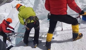 Sauvetage d'un alpiniste au risque de la vie des sauveteurs en plein glacier !
