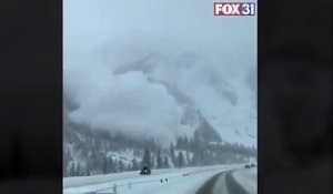Cette énorme avalanche s'écrase sur l'autoroute !
