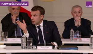 Emmanuel Macron à Bruckner, qui parle de "guerre civile larvée"