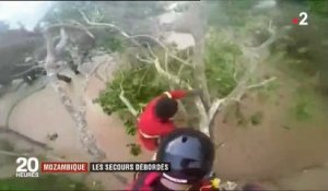Mozambique : Les terribles images de sauvetages d'habitants, prisonniers des eaux - Vidéo