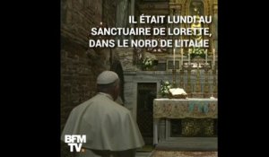 Le Pape refuse que des fidèles embrassent sa bague, alors qu'il s'agit d'une tradition