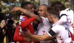 Pays-Bas - Emanuelson ouvre le score pour Utrecht d'un coup-franc malin