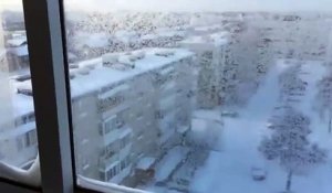 Un jean gelé dans un appartement russe