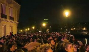 Paris sous le choc devant Notre-Dame en feu