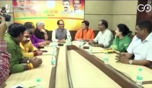 Sadhvi Pragya Joins BJP, Pitted Against Digvijaya