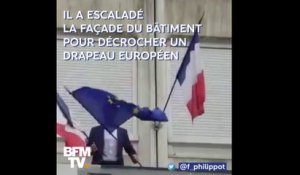Florian Philippot décroche un drapeau européen du centre des impôts de Forbach