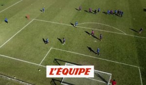 Le travail des attaquants sur des centres - Foot - L1 - Drone et entraîneur (1/5)