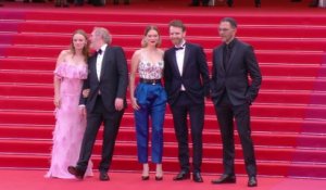 La montée des marches de l'équipe du film "Roubaix une lumière" - Cannes 2019