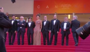 Marco Bellochio et l'équipe du Traître montent les marches sur un air d'opéra - Cannes 2019