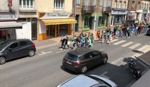 Manifestation pour le climat : les lycéens descendent la rue Couraye