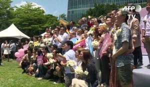 Taïwan: fête pour les premiers mariages homosexuels d'Asie