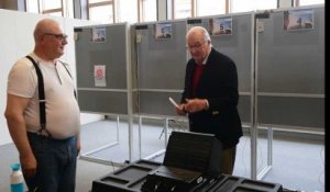 Elections: le roi Albert et la reine Paola votent à Laeken