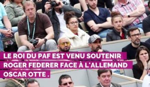 PHOTOS. Cyril Hanouna, très concentré dans les tribunes de Roland-Garros