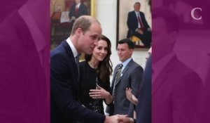Il est trop chou ! Quand le prince George propose son aide aux coursiers pour aider sa mère Kate Middleton